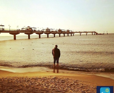 Molo ma konstrukcję żelbetową, wychodzi w głąb Zatoki Pomorskiej w kierunku północno-zachodnim z plaży na wyspie Wolin.